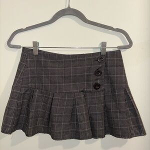 Plaid Pleated Mini Skirt with Side Button Detail - Black/Grey
